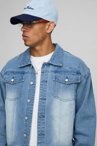 Chaqueta de mezclilla oversize para hombre, estilo vintage, con parches bordados, cremallera y botones, ecológica, diseño personalizado OEM para ropa urbana de invierno. - Product Image 4