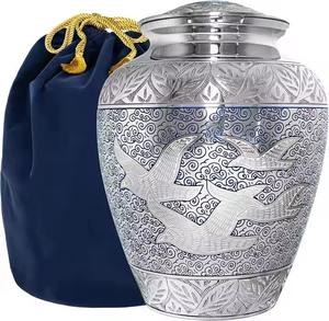 Urne funéraire élégante et moderne en aluminium, fabriquée à la main, avec un design décoratif personnalisé pour une utilisation comme vase sur table funéraire - Product Image 1