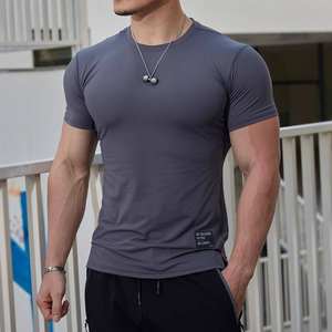 เสื้อกล้ามออกกำลังกายผู้ชายแบบระบายอากาศได้ดี แขนสั้น กระชับกล้ามเนื้อ เหมาะสำหรับการวิ่งและฝึกซ้อมในยิม - Product Image 4