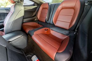Ford Mustang GT Premium Coupé 2016 en excellent état, prêt à être expédié - Product Image 4