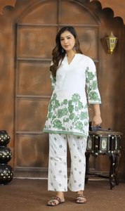 Conjunto de Kurti y Pantalón de Chinon con Estampado Digital para Mujer, Elegante Conjunto Floral Coordinado, Ropa Festiva Lista para Usar - Product Image 5