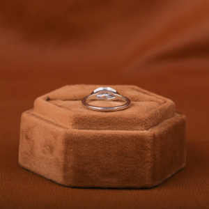 Anillo de compromiso de diamante cultivado en laboratorio de corte Marquesa de oro macizo de 18 quilates retrato solitario certificado IGI certificado perfecto su regalo - Product Image 3