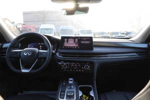 Infiniti QX60 Luxe 2024 d'occasion en bon état - Product Image 2