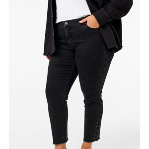 Pantalones vaqueros negros ajustados de talla grande para mujer con cremallera y botón Fly Raw Edge en la parte inferior Remaches Pantalones vaqueros transpirables para mujer - Product Image 3