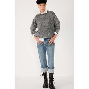 Sudadera Básica con Cuello Redondo y Lavado Ácido - Product Image 2