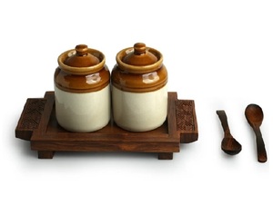 Ensemble de pots de chutney et de cornichons en céramique Martaban géométrique à l'ancienne avec cuillères en bois de sheesham et plateau Pot à condiments - Product Image 1