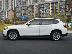 รถบีเอ็มดับเบิลยู X1 SDrive Leading Edition ปี 2013 สภาพดีมาก พวงมาลัยซ้าย SUV 5 ที่นั่ง พร้อมหลังคาซันรูฟแบบพาโนรามา เบาะหนังสีเข้ม - Product Image 6