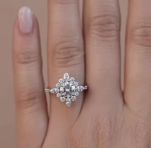 Bague de fiançailles en diamant cultivé en laboratoire de forme florale romantique 14K solide bijoux fins pour femmes ronde coupe marquise pour les fêtes de mariage - Product Image 4