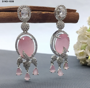 Boucles d'oreilles de bijoux de mariage artisanales exquises avec travail en cristal pour tenue de mariée et de fête d'Inde - Product Image 4
