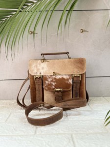 Sac à main élégant à bandoulière en cuir de vachette pour femmes en cuir de vachette marron avec lettres et pompons sac à main à bandoulière de style occidental - Product Image 4