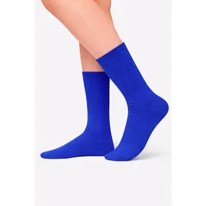 Chaussettes de sport bleu marine unies personnalisables avec logo pour hommes, femmes et garçons – Anti-bactériennes, respirantes, imprimées pour l'automne, idéales pour les athlètes sportifs - Product Image 2