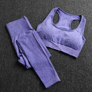 Conjunto Deportivo de Yoga para Mujer - Diseño Sólido con Logotipo Frontal, Transpirable, 2 Piezas - Product Image 4