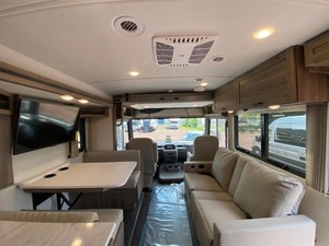 Producto en Oferta: Nuevo y Confortable Winnebago Sunstar 33K 2025, Listo para la Venta - Product Image 2