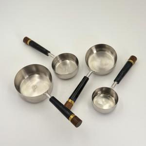 Juego de 4 Tazas Medidoras Multifuncionales de Acero Inoxidable 202 para Aceite, Leche y Herramientas de Medición de Cocina - Product Image 2