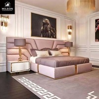 Lit double sur mesure en cuir souple de luxe haut de gamme, design contemporain, pour hôtel/villa, avec cadre de lit extra-large
