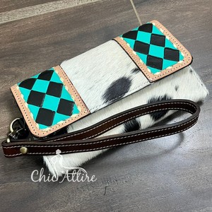 กระเป๋าคลัทช์ยาวหนังวัวแท้, กระเป๋าเงินหนังวัวแท้มีสายคล้องข้อมือ - Product Image 1