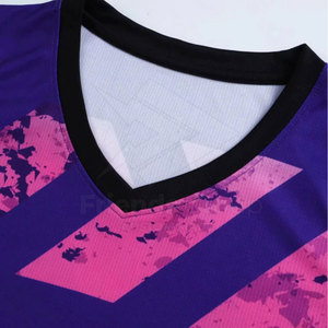 Ensemble d'uniformes de basketball personnalisés pour hommes – Maillot sans manches col en V et short respirant bicolore pour l'été - Product Image 3