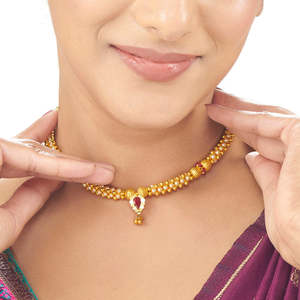 Collar de Perlas Doradas Manikmala Thushi para Mujer - Product Image 2