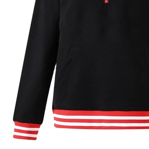 Sweat-shirt à col rabattu en molleton noir personnalisé pour homme, avec rayures rouges sur les poignets côtelés, style décontracté d'automne, brodé - Product Image 4