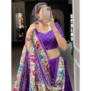 Lehenga Choli traditionnel en soie Dola à imprimé Patola violet séduisant, robes de soirée élégantes - Product Image 1