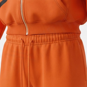 ชุดสเวตสูทลำลองสำหรับผู้หญิง พิมพ์ลายซิลค์สกรีน ผ้าฝ้าย 100% ทรงครอปขาบาน มีเชือกผูกเอว สำหรับฤดูใบไม้ร่วงและฤดูหนาว ขายส่ง - Product Image 5