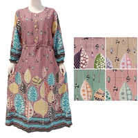 Vestido de oración informal Abaya musulmán informal con hermoso motivo para mujer en colores vibrantes