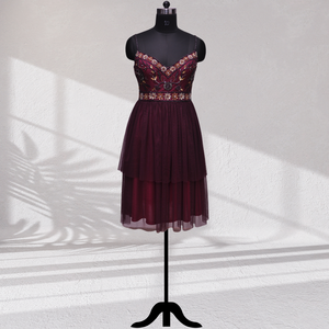 ARV Global Creations Robe mi-longue marron haut de gamme faite à la main Col carré Couches brodées Élégante sangle spaghetti vintage - Product Image 1