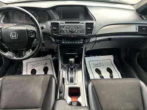 Voiture d'occasion abordable, Ho-n-da Acc-ord Sp-ort LHD 2017 - Product Image 2