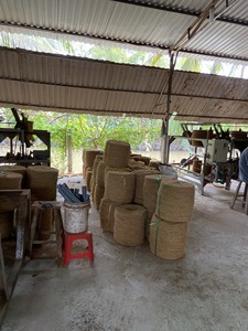 Rouleau de corde de coco solide en vrac corde de fibre de noix de coco 3mm-30mm fabriqué à partir de fibre de coco naturelle de 100%-Produits de fibre de coco usine du Vietnam - Product Image 3