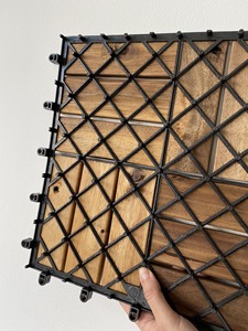 Dalles de terrasse en bois d'acacia du Vietnam - Imperméables et antidérapantes, design contemporain, garantie de plus de 5 ans pour une utilisation en extérieur - Product Image 2