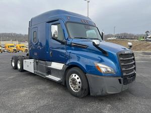 Camion Freightliner Cascadia Conventional Sleeper d'occasion 2022, moteur diesel 10 cylindres, caméra arrière 360°, écran tactile, 41-50t - Product Image 5