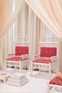 Mandap de mariage traditionnel Sankheda, mobilier, dernières chaises de mandap de mariage en bois sculpté, ensemble de chaises de mandap de mariage royal hindou - Product Image 2