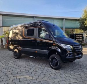 Nouvelle Camper Van de Luxe 4x4 Tout-Terrain 4 Places en Fibre de Verre avec Four à Micro-ondes, Salle de Bain, Lit et Télévision - Product Image 1