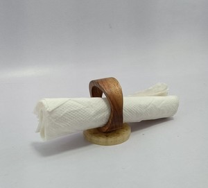 Rond de serviette en bois de meilleure qualité Décor de table écologique pour la maison et le restaurant Porte-serviettes stocké - Product Image 4