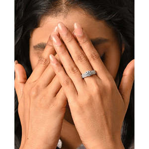 Anillo llamativo de platino con diamante o topacio de corte ovalado y banda ajustable - Product Image 4