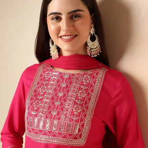 Mujeres étnico sólido Floral bordado yugo diseño lentejuelas recto Kurta con pantalones y Dupatta indio Pakistán Salwar kameez - Product Image 1