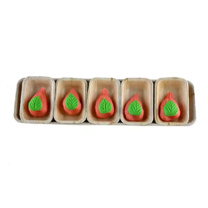 Assiettes à sushi rectangulaires jetables biodégradables et écologiques de haute qualité en forme de feuille de palmier Vaisselle de service pour mariages - Product Image 5