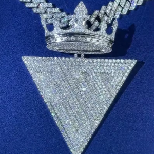 Collar de Lujo con Colgante de Corona Triangular con Incrustaciones de Diamantes Moissanite, Acabado Plateado, Estilo Hip Hop - Product Image 1