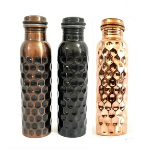 Botella de agua de cobre puro 100% hecha a mano india, diamante antiguo, negro oxidado, capacidad de 700ml, tapa de estilo deportivo, Fitness Direct - Product Image 1