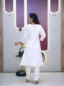 Collection exclusive Kurti pantalon en soie romaine pour le bureau et les tenues décontractées Ensemble Kurti pantalon dupatta pour femmes pour la vente à l'exportation - Product Image 5