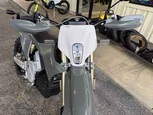 Nouvelle moto tout-terrain électrique Starrks VARRG M X ALP HA 80HP avec garantie de 3 ans - Product Image 6
