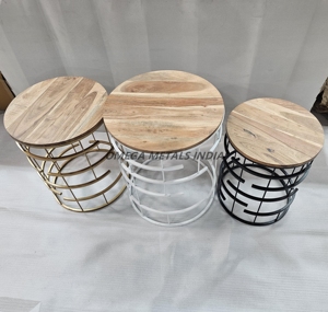 Mesas de centro modernas de metal dorado Diseño único de base abierta cilíndrica redonda y parte superior para una decoración interior versátil - Product Image 1