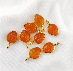 Pendentif en feuille de cornaline sculptée plaqué or argent 925 pierre précieuse charme feuille de cornaline naturelle pendentif pour la fabrication de bijoux - Product Image 3