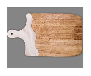 Planche à découper en bois robuste conçue pour un usage intensif avec une surface adaptée aux couteaux qui empêche les dommages et l'usure de la lame - Product Image 2