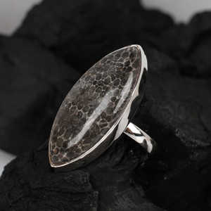 Anillo de declaración delicado de plata de ley 92,5 al por mayor con piedra preciosa de coral negro natural de alta calidad IGI certificado rodio plateado - Product Image 1