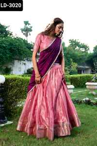 Lehenga choli en velours de style indien et pakistanais avec travail de séquence lourd et filet Dupatta avec travail de bordure de séquence pour femme - Product Image 5