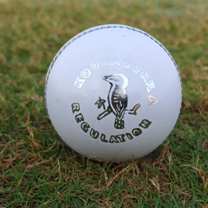 Nuevas Pelotas de Críquet JAWAS SPORTS Estilo Kookaburra, de Cuero Blanco, de 2 Piezas, Cosidas a Máquina, Colores y Logotipo Personalizables, Oficiales - Product Image 1