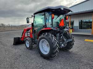 Tractor 2023 Massey Ferguson 1835M: potencia y rendimiento compactos para una utilidad de nivel profesional - Product Image 2