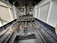 Fraiseuse CNC à portique GMC1613 à haute rigidité avec commande FANUC, broche BT50 et table de travail large pour la découpe des métaux