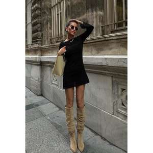 Vestido Mini de Ganchillo Hecho a Mano Daisy 2560-01 con Cintura Natural - Product Image 3